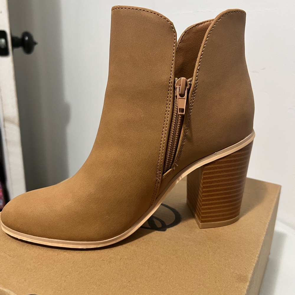 Heeled boots